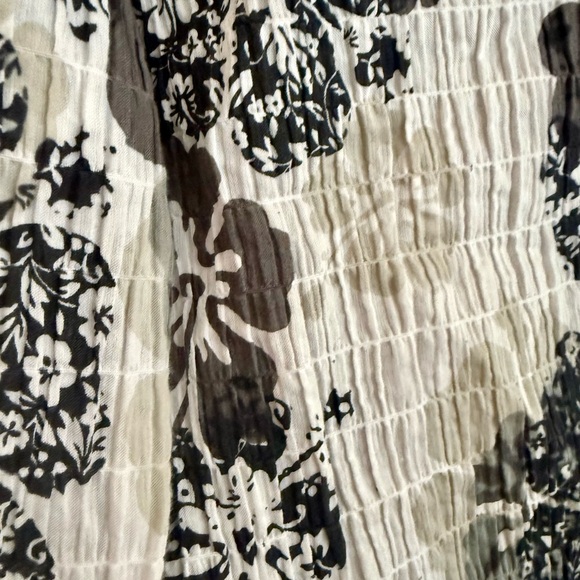 Orvis Women's Black and White Floral Button-Down Shirt Size 16 Like New - Picture 4 of 7